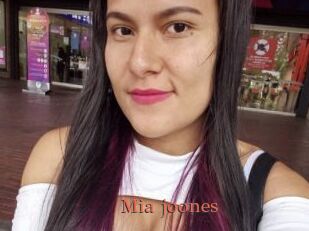 Mia_joones