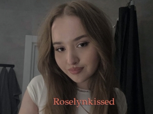 Roselynkissed